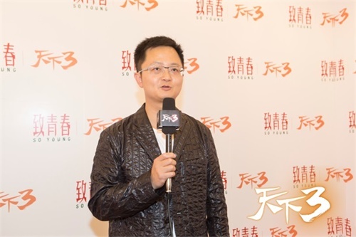 杨文军在发布会现场接受采访